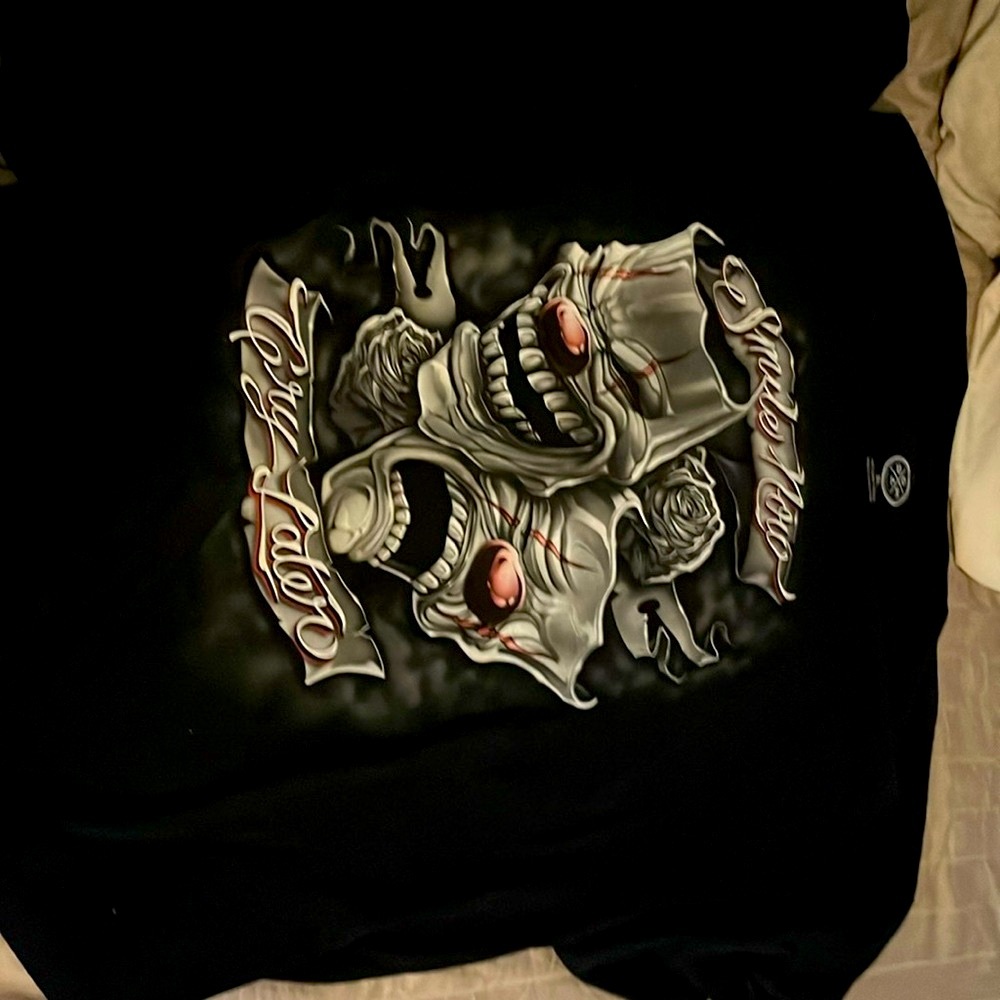 Tee shirt black design